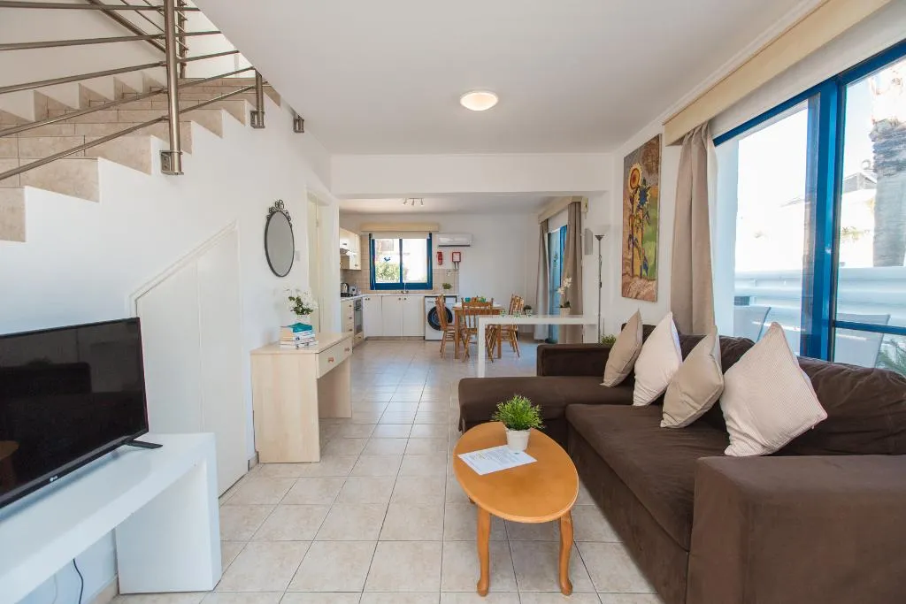 VILLA TWO BEDROOMS Room, Flouressia Gardens, Cyprus