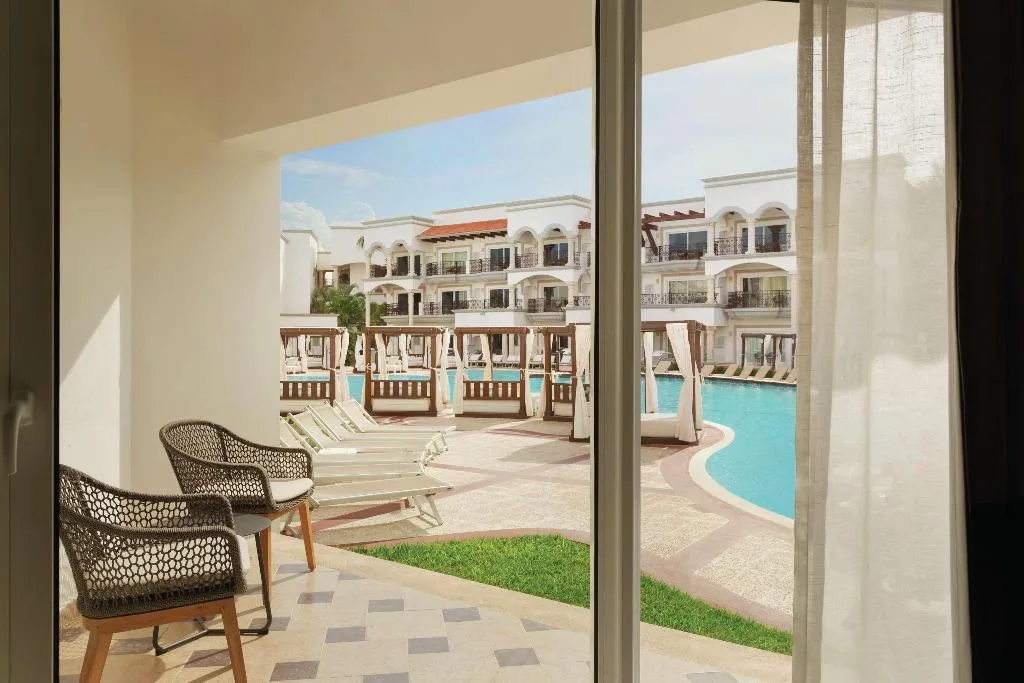 JUNIOR SUITE POOL VIEW KING BED Room, Hyatt Vivid Playa Del Carmen - Adults Only, Playa Del Carmen