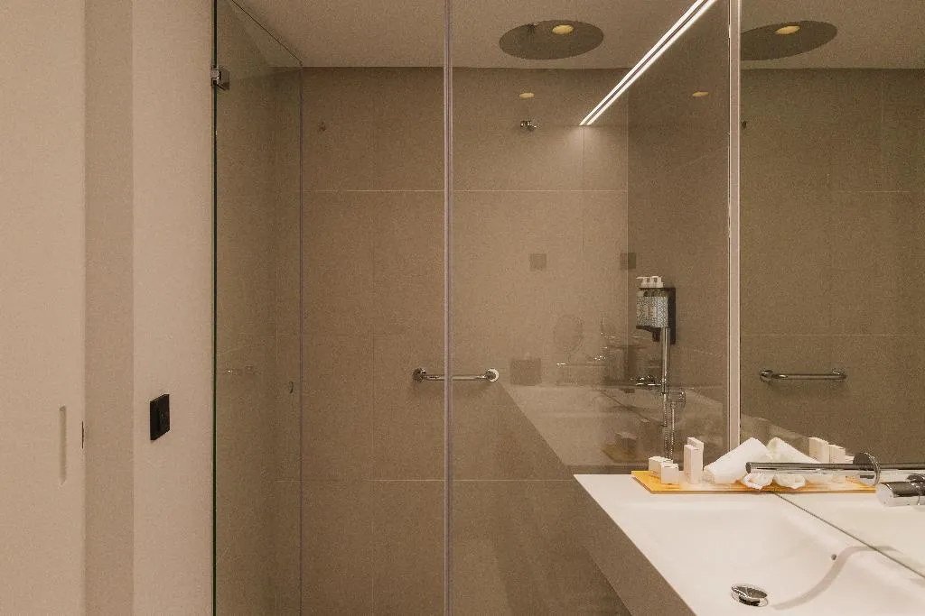 SUITE EXECUTIVE CITY VIEW Room, Lumen Hotel and The Lisbon Light Show, Lisbon