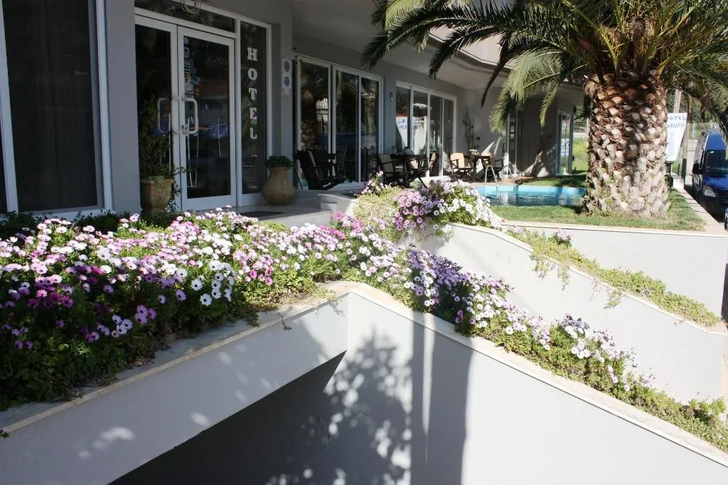 Terrace, Hotel Cariatis, Halkidiki