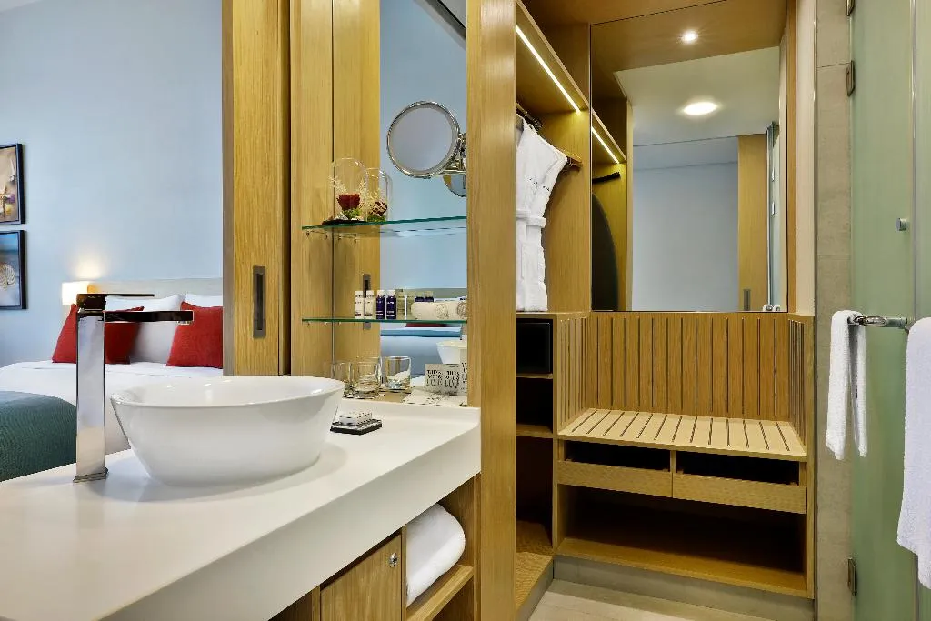 Double or Twin EXECUTIVE Room, Avani Ibn Battuta Dubai Hotel, Dubai