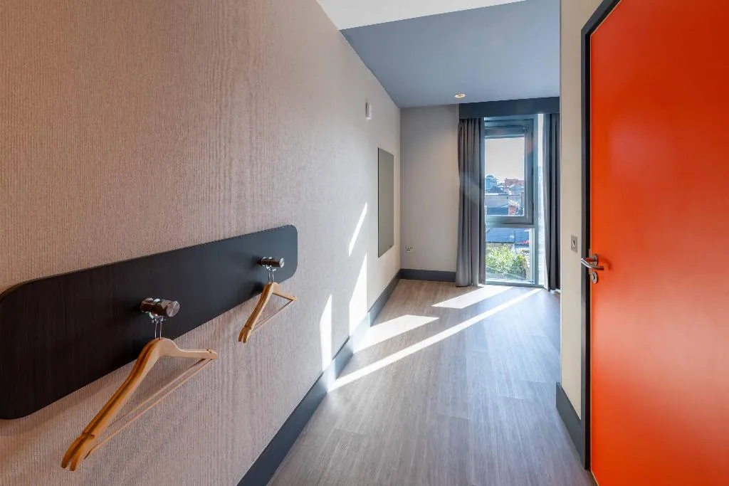 DOUBLE Accessible Room, easyHotel Dublin City Centre, Dublin