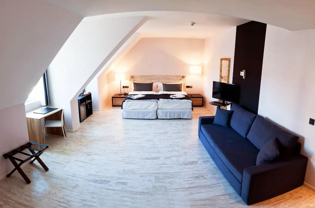 Room, Catalonia Berlin Mitte, Berlin