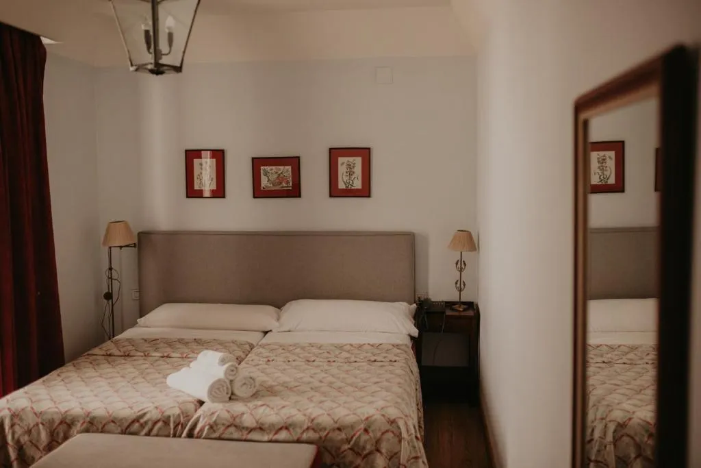 QUADRUPLE STANDARD Room, Hotel Posada De Valdezufre, Seville