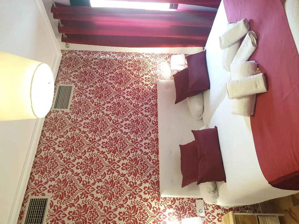 APARTMENT ONE BEDROOM Room, Hotel y Apartamentos Doña Lola, Seville