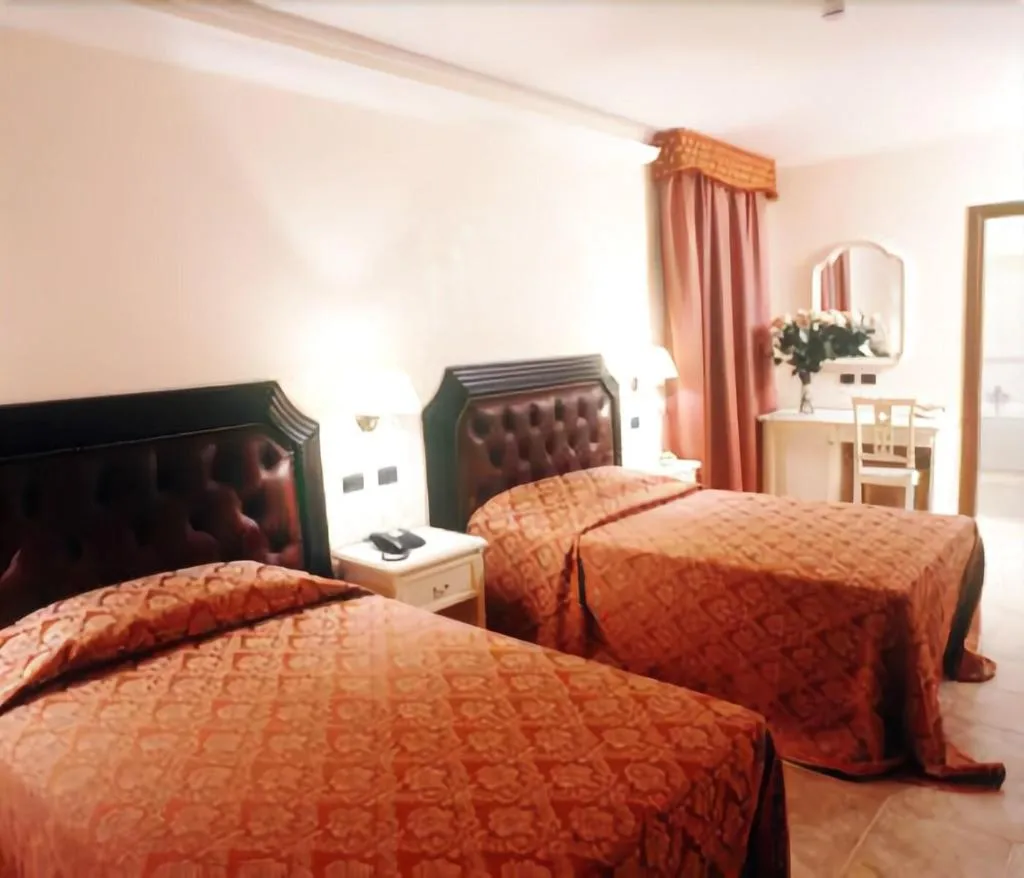 Room, Antica Colonia, Rome