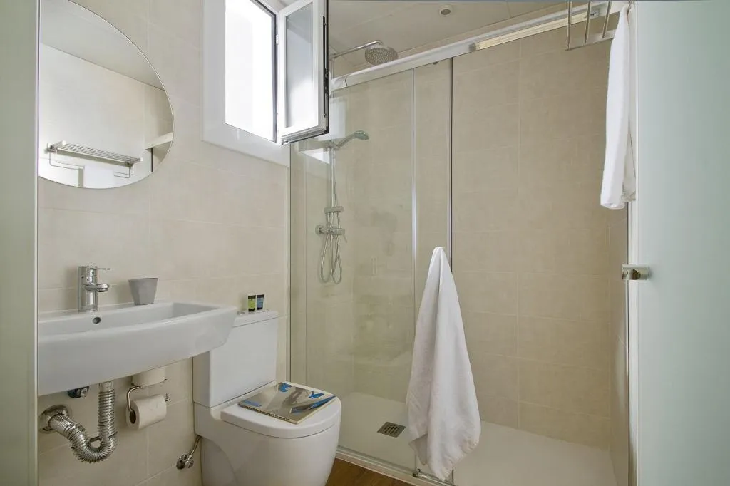 Room, Som Nit Triomf, Barcelona