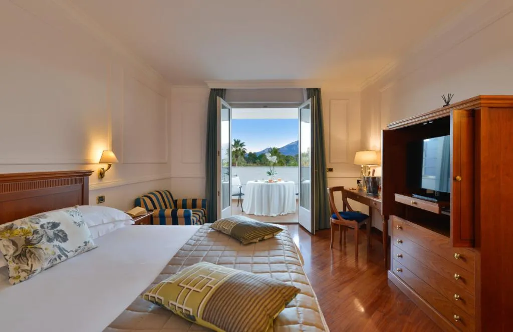 Double or Twin DELUXE Room, Savoy Beach, Naples