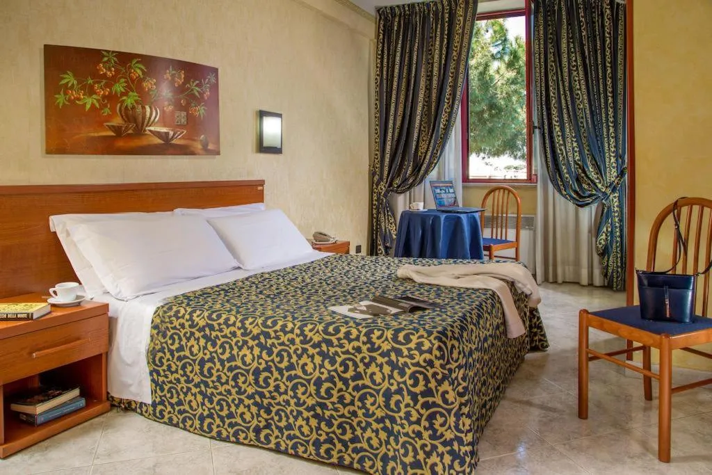 DOUBLE SINGLE USE STANDARD Room, Jonico, Rome