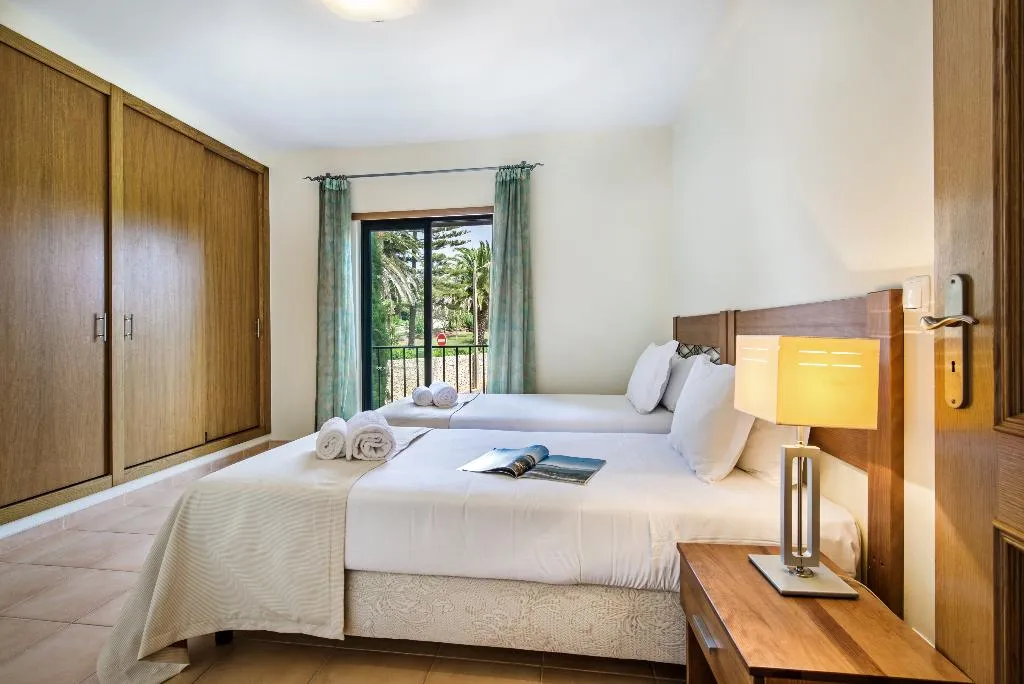 APARTMENT THREE BEDROOMS Room, Jardim da Meia Praia, Algarve