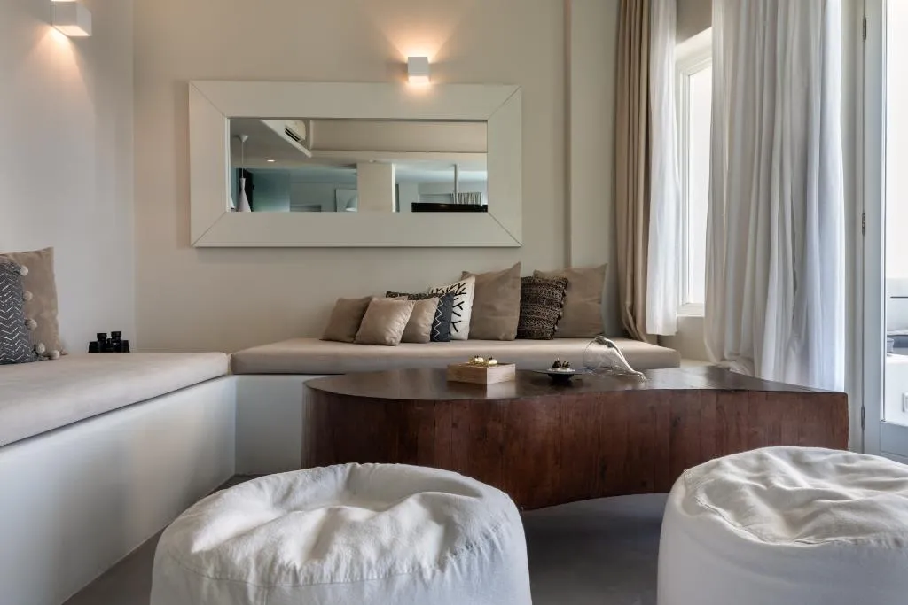 SUITE WITH PRIVATE POOL Room, West East Suites, Santorini