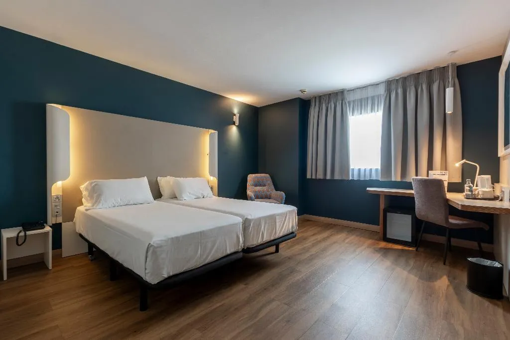 TWIN STANDARD Room, Travelodge Malaga Aeropuerto, Costa Del Sol