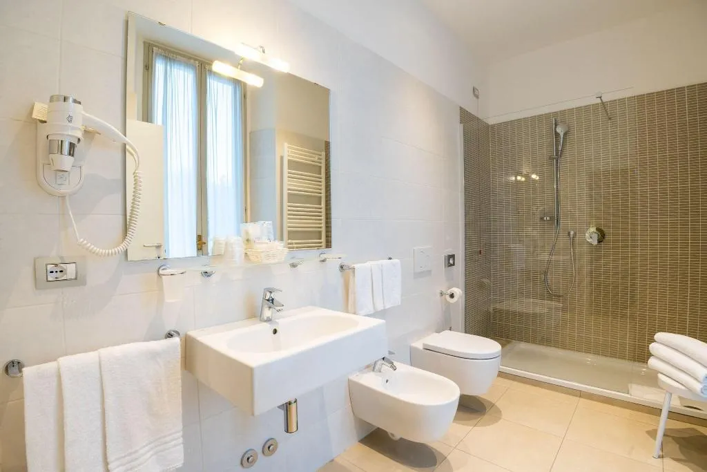 TRIPLE KING SIZE BED Room, Albergo Centrale, Milan