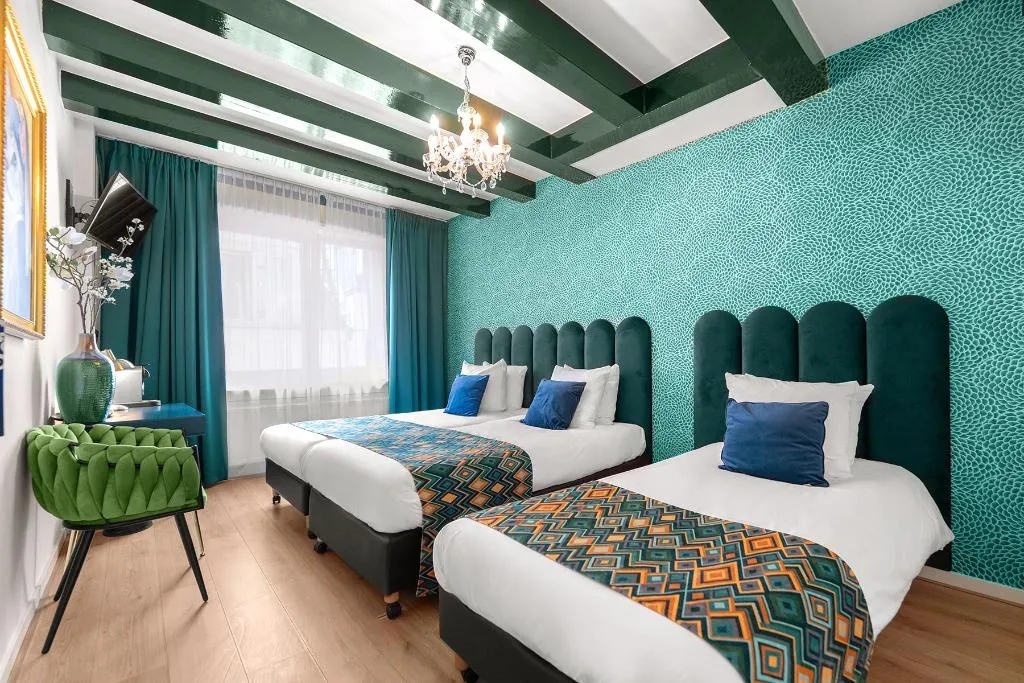 TRIPLE STANDARD Room, Des Arts, Amsterdam