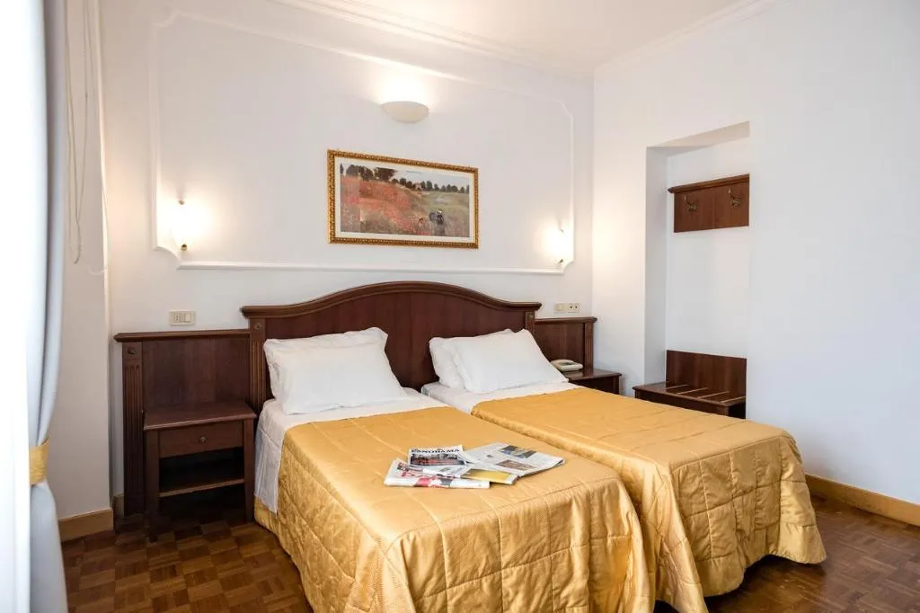 SINGLE STANDARD Room, Grand Hotel Italia, Perugia