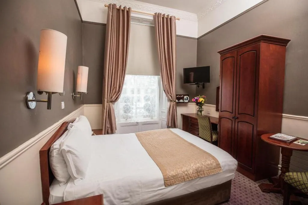 Room, The Lansdowne Hotel, Dublin