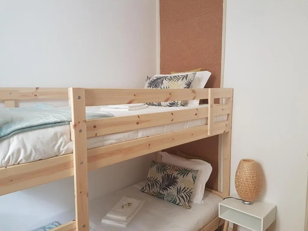 Room, Dukostel, Lisbon