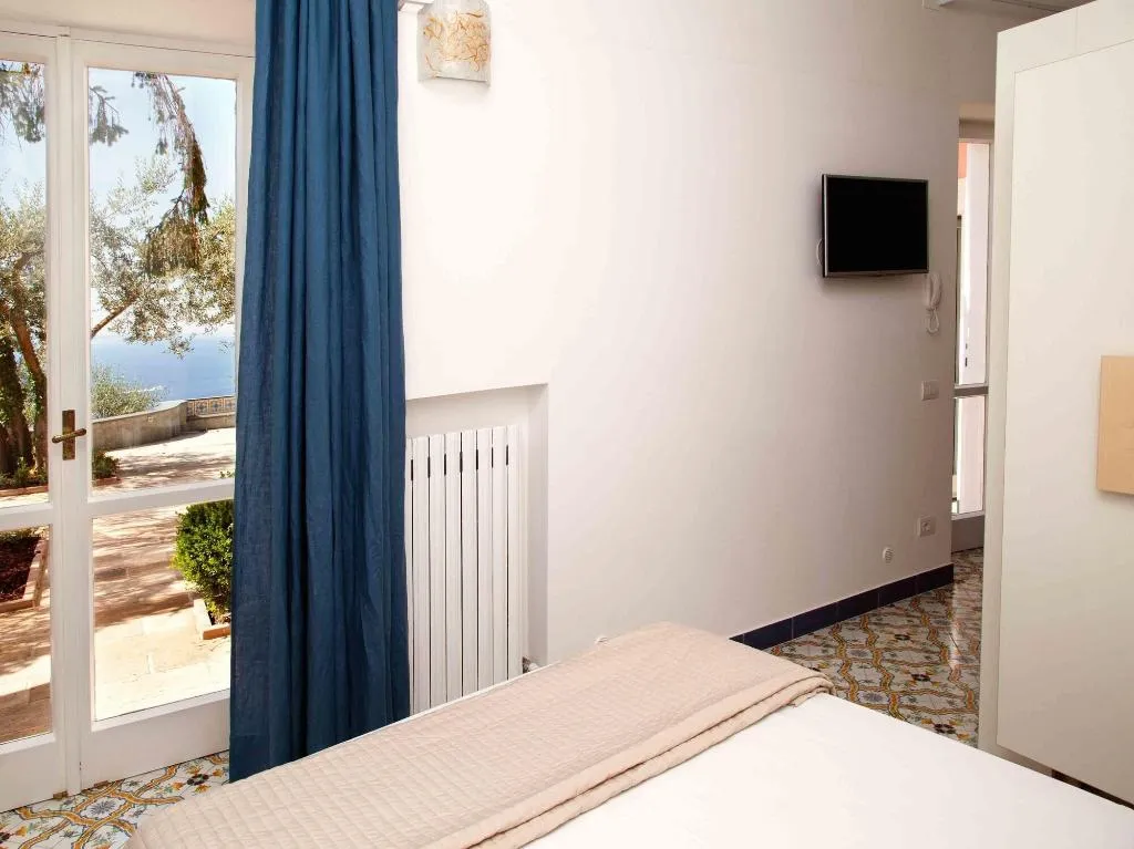Room, Antonio Massa Lubrense, Naples