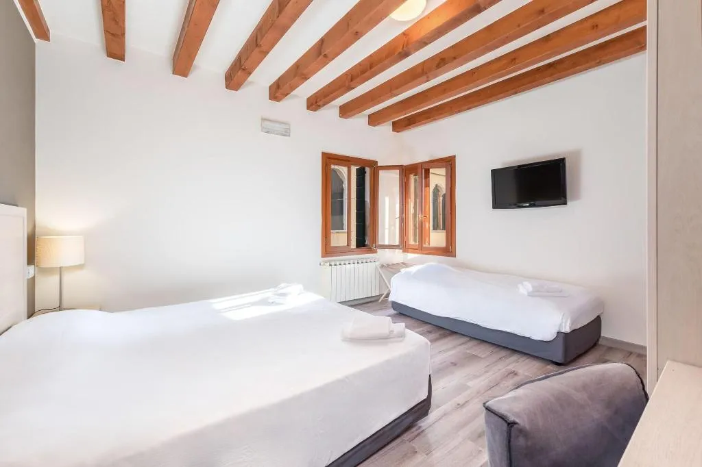 Room, B&B Casanova ai Tolentini, Venice