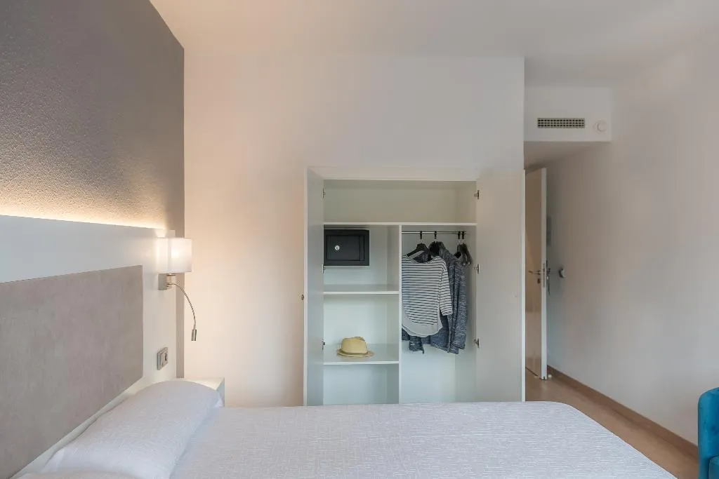 Double or Twin SEA VIEW Room, Osprey Menorca, Menorca