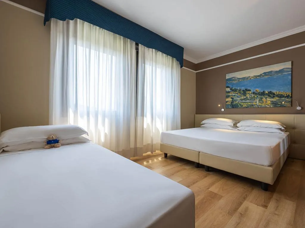 TRIPLE ONE BEDROOM ONE BATHROOM Room, iH Hotels Padova Admiral, Venice