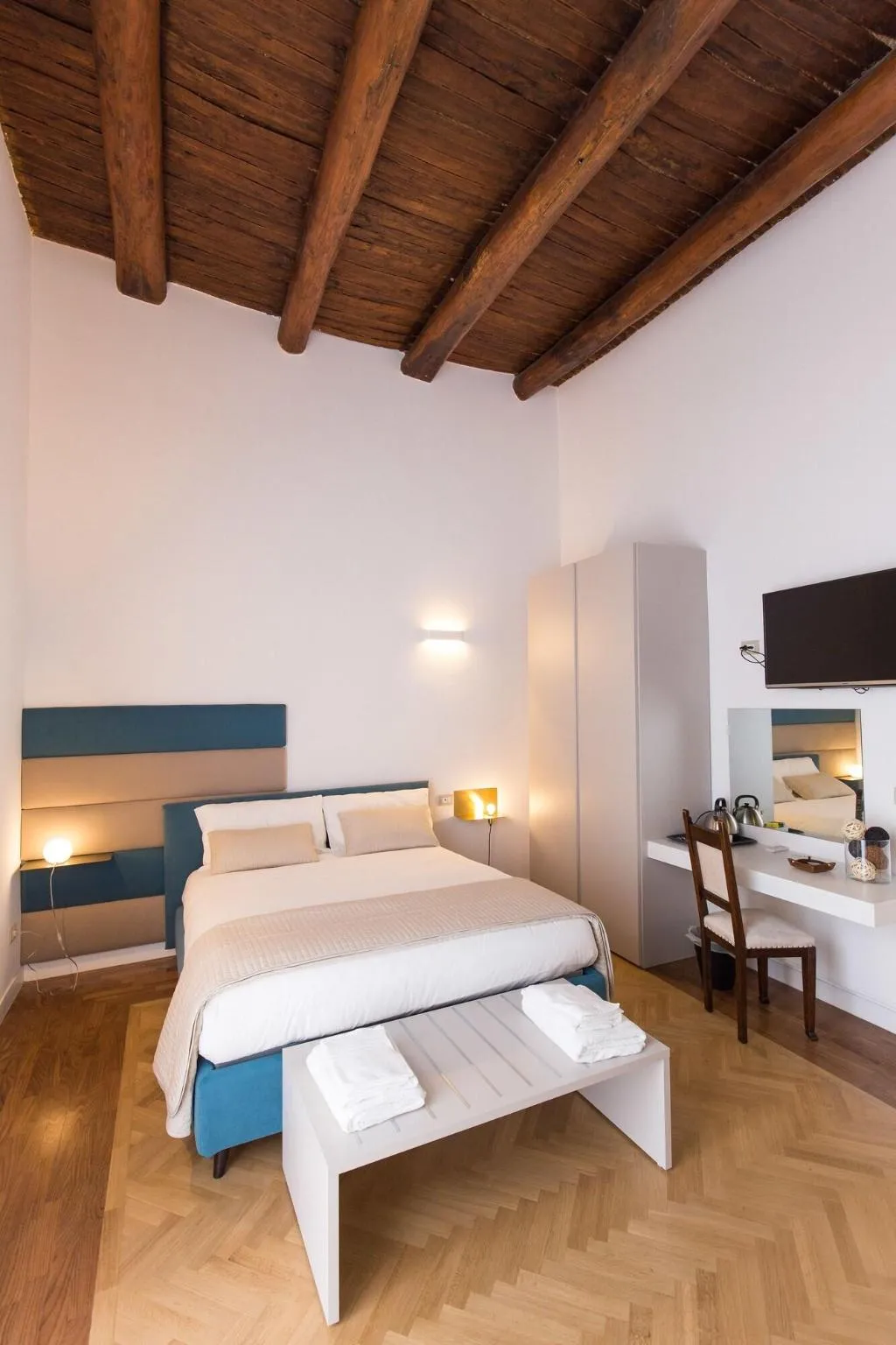 Room, Savoy Riviera, Naples