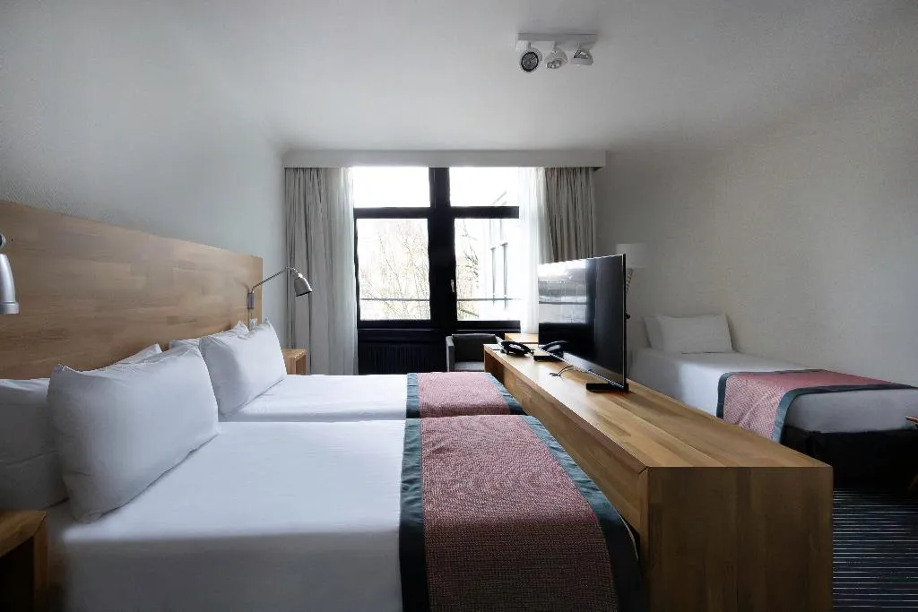 TRIPLE STANDARD Room, Catalonia Vondel Amsterdam, Amsterdam