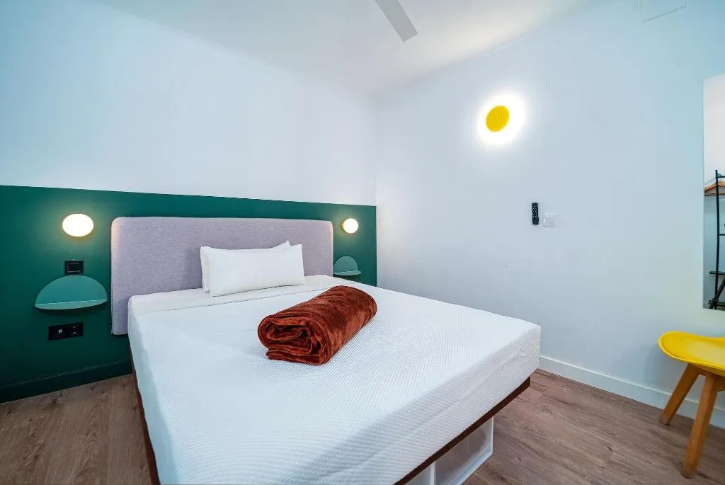 Room, Angelitomad, Madrid