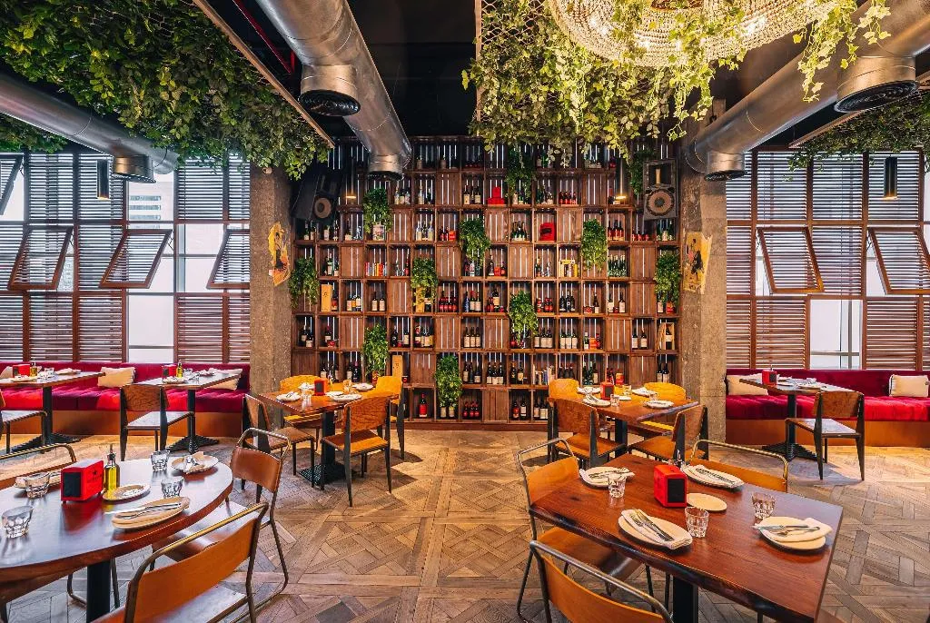 Restaurant, TRYP by Wyndham Dubai, Dubai