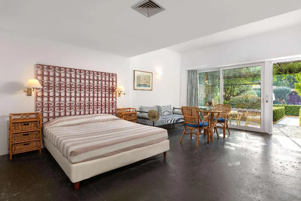 Room, Dionysos, Rhodes