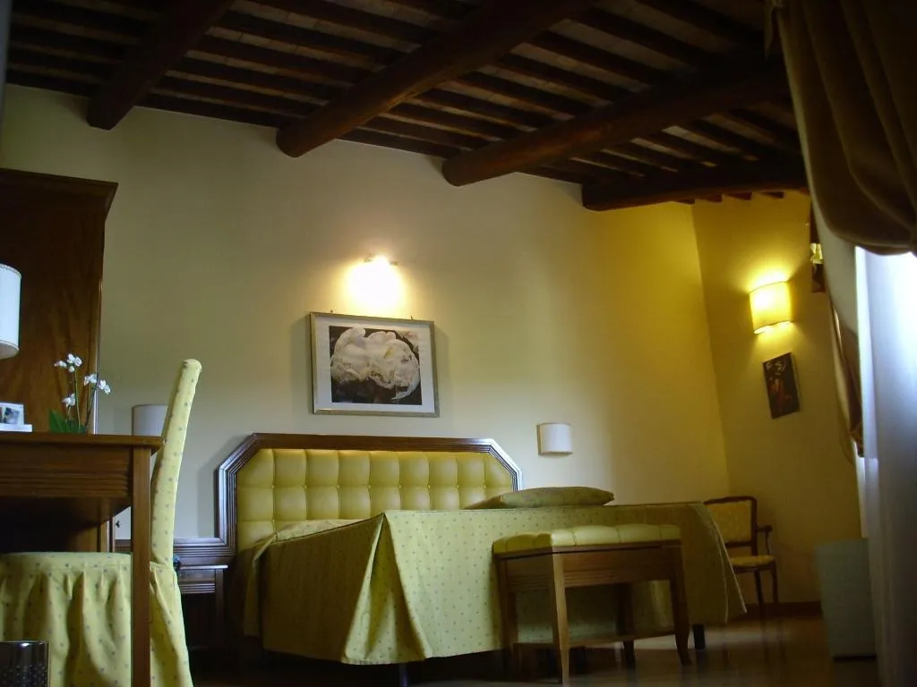Room, B&B Chiara e Benedetta (La villa degli Ulivi), Perugia