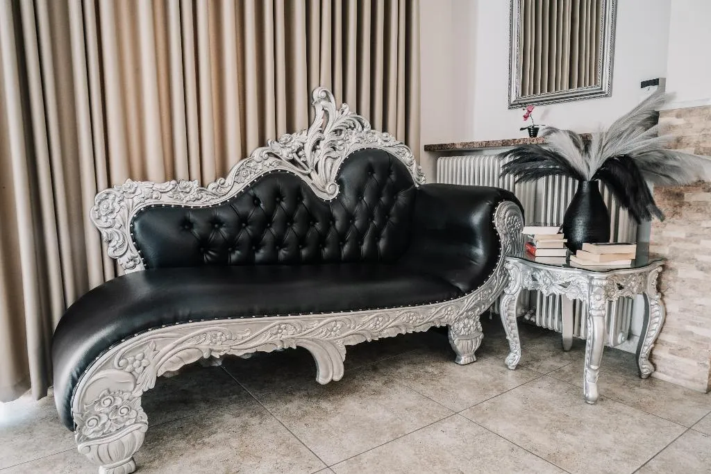 Lobby, Maltezos, Corfu