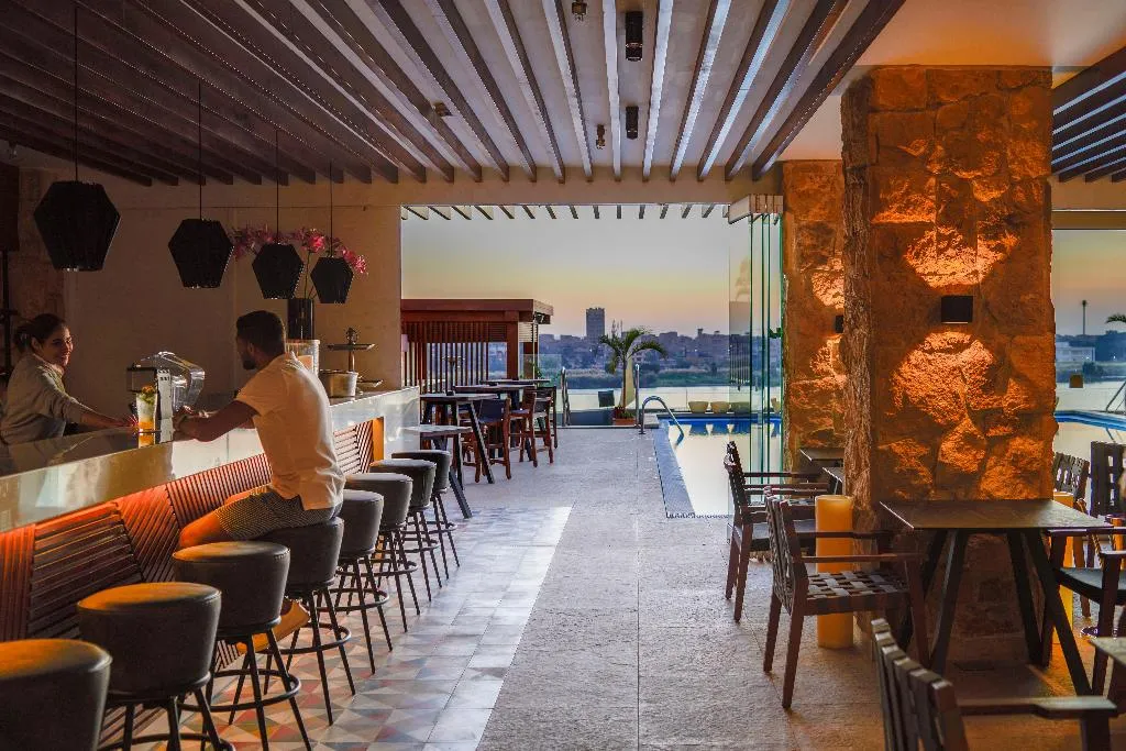 Bar, Holiday Inn Cairo Maadi, Cairo
