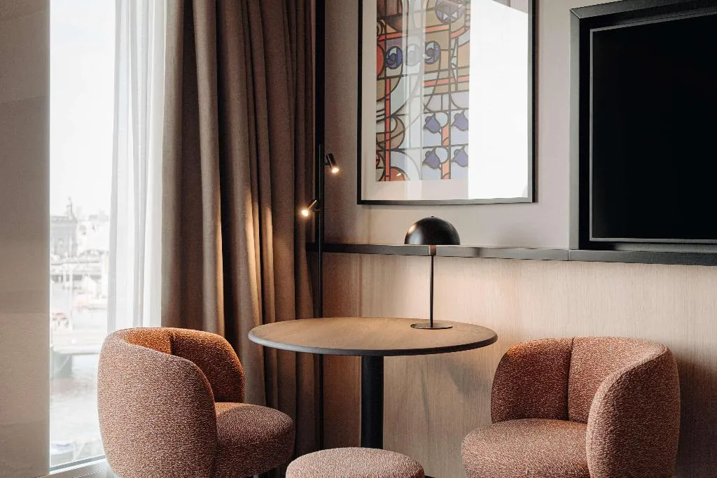 DOUBLE CITY VIEW KING BED Room, DoubleTree by Hilton Amsterdam Centraal Station, Amsterdam