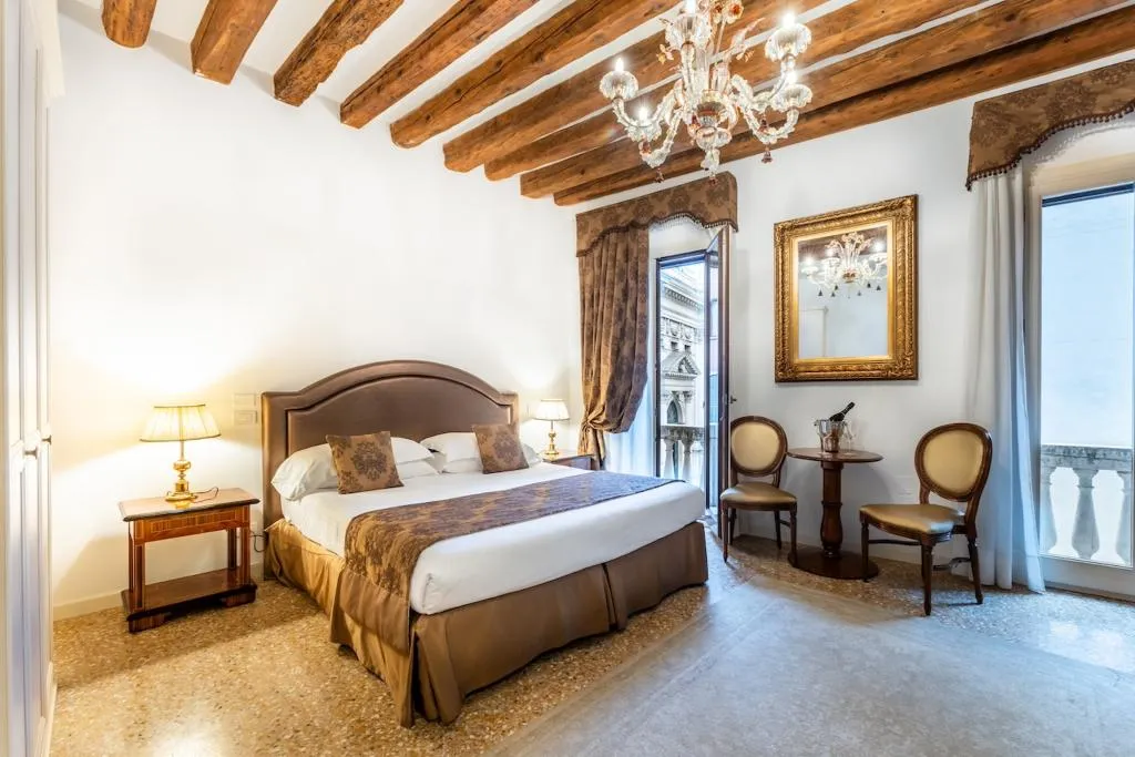 APARTMENT DELUXE CAPACITY 4 Room, San Teodoro Palace  - Luxury Apartments, Venice