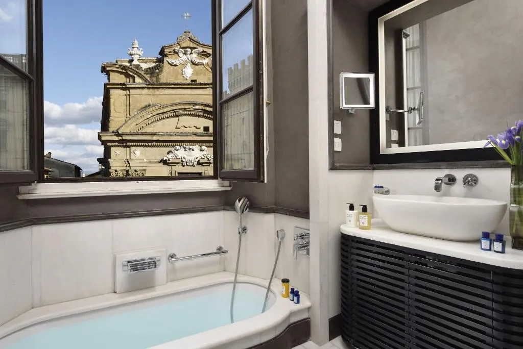 SUITE EXECUTIVE KING BED Room, San Firenze Suites And Spa, Florence