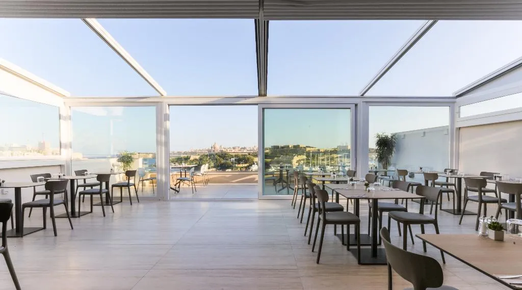 Terrace, Hotel 115 The Strand Hotel and Suites, Malta