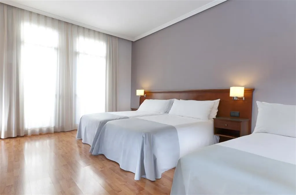 TRIPLE STANDARD Room, Innside Madrid Gran Via, Madrid