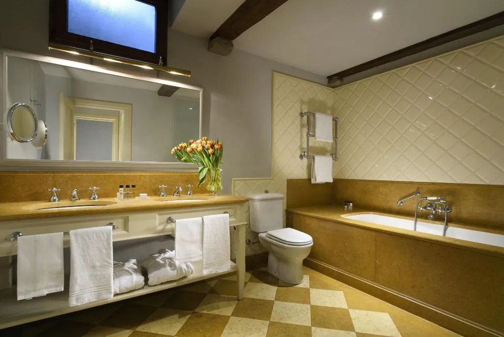 APARTMENT KING SIZE BED Room, Palazzo Di Camugliano, Florence