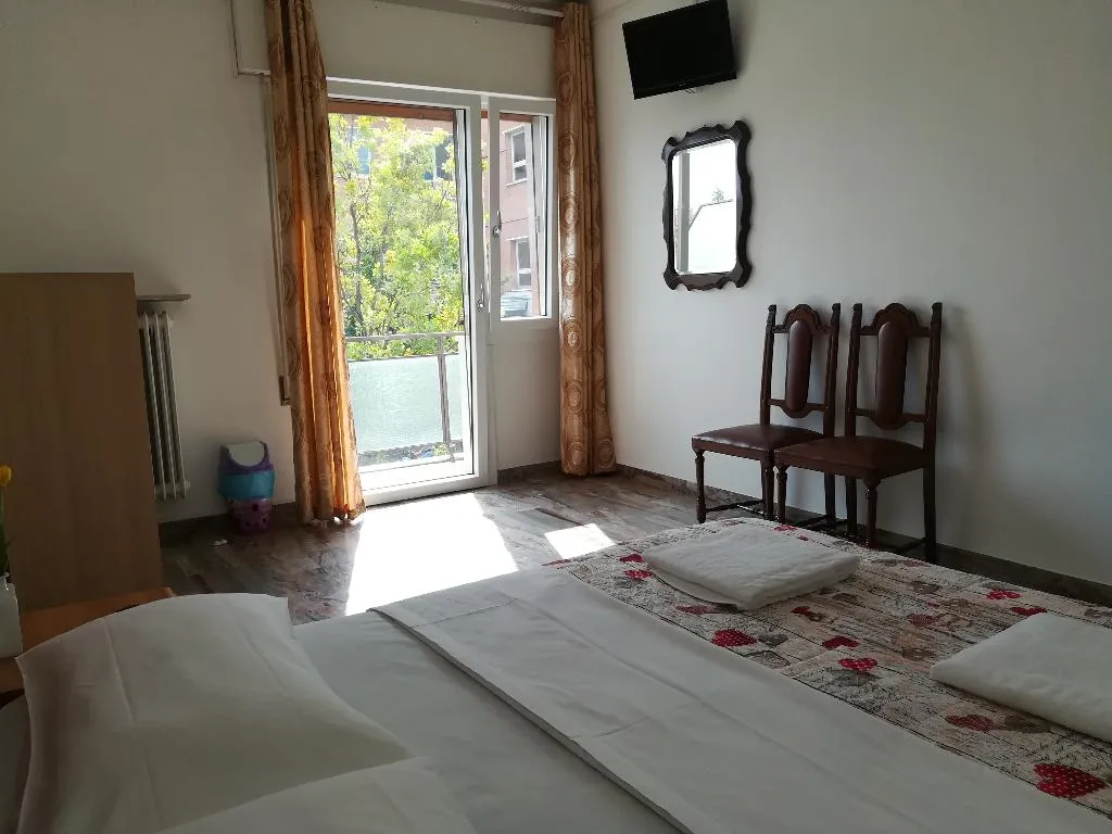 SINGLE WITH SHARED BATHROOM Room, Venice Amazing House, Venice