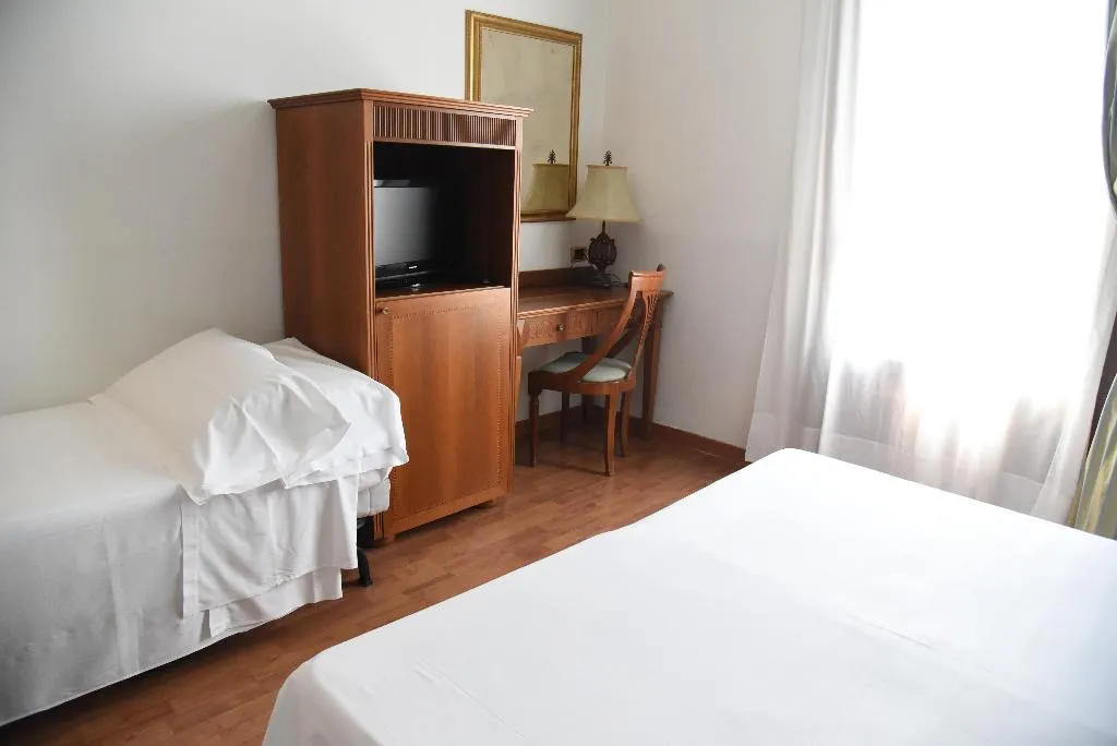 QUADRUPLE CLASSIC Room, Duca D'Aosta, Venice