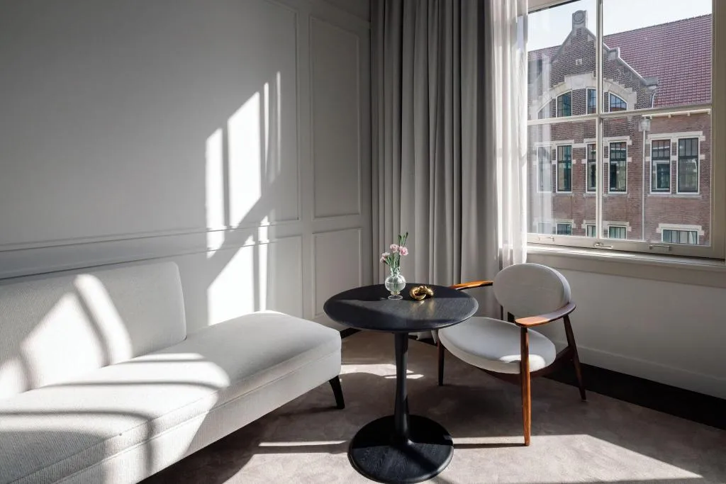 JUNIOR SUITE KING SIZE BED Room, Pillows Maurits At The Park, Amsterdam