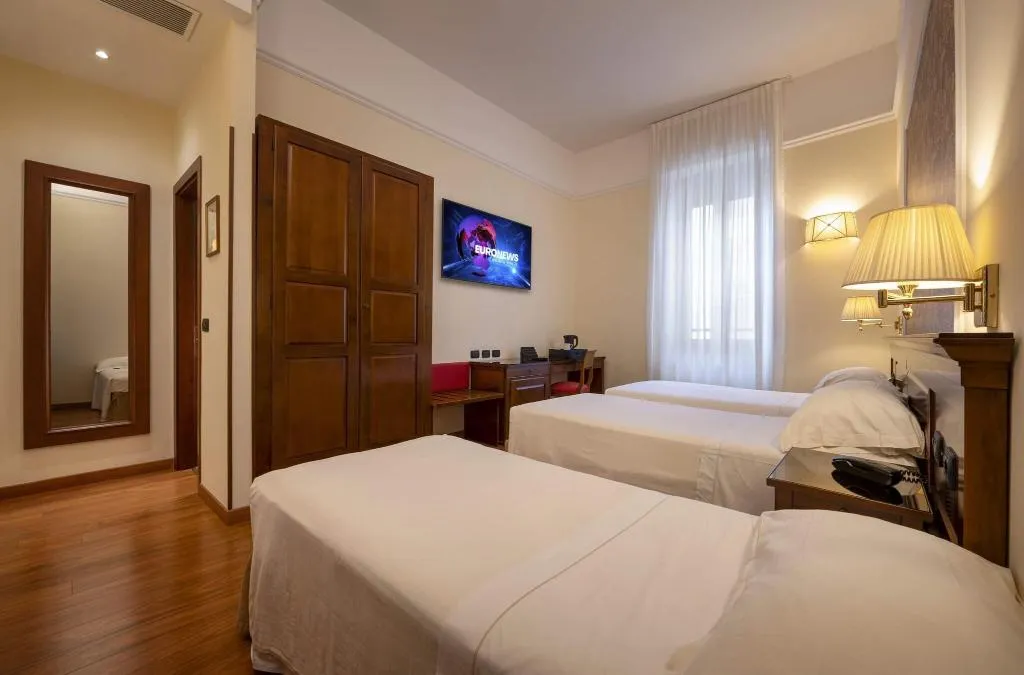 TRIPLE STANDARD Room, Lancaster Hotel, Milan