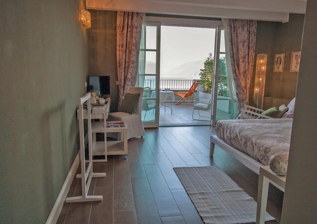 Room DELUXE LAKE VIEW Room, Hotel Borgo Le Terrazze, Milan
