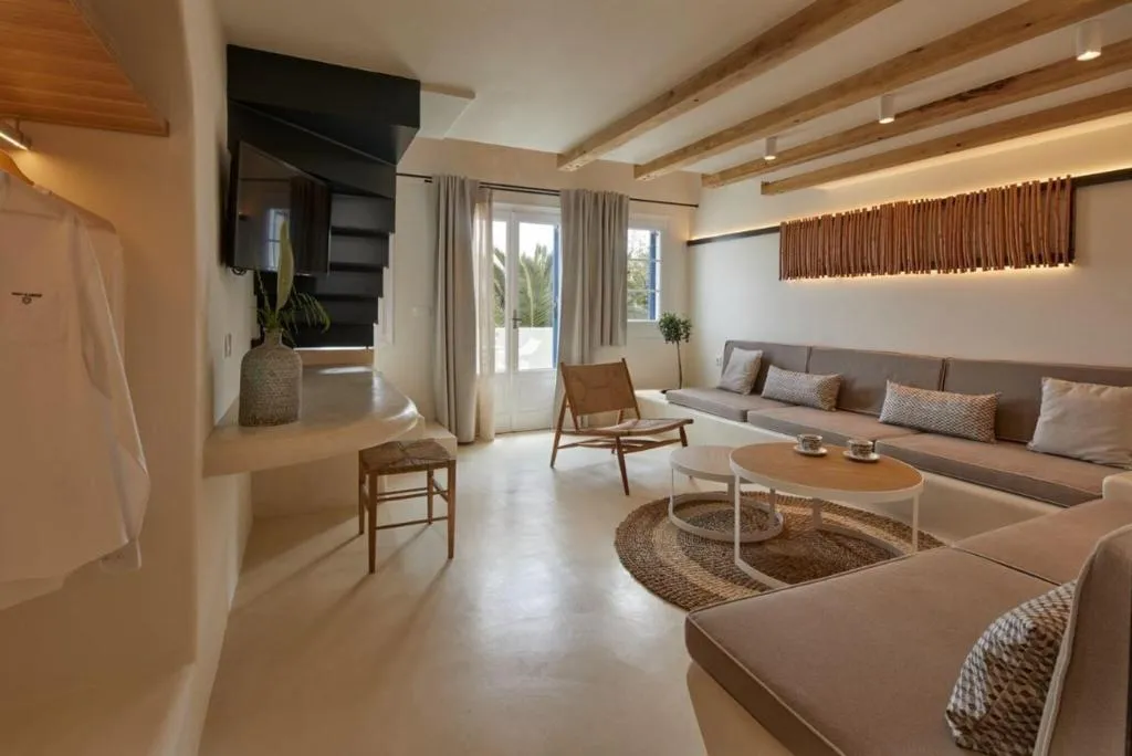 SUITE DELUXE QUEEN BED Room, Hermes, Santorini