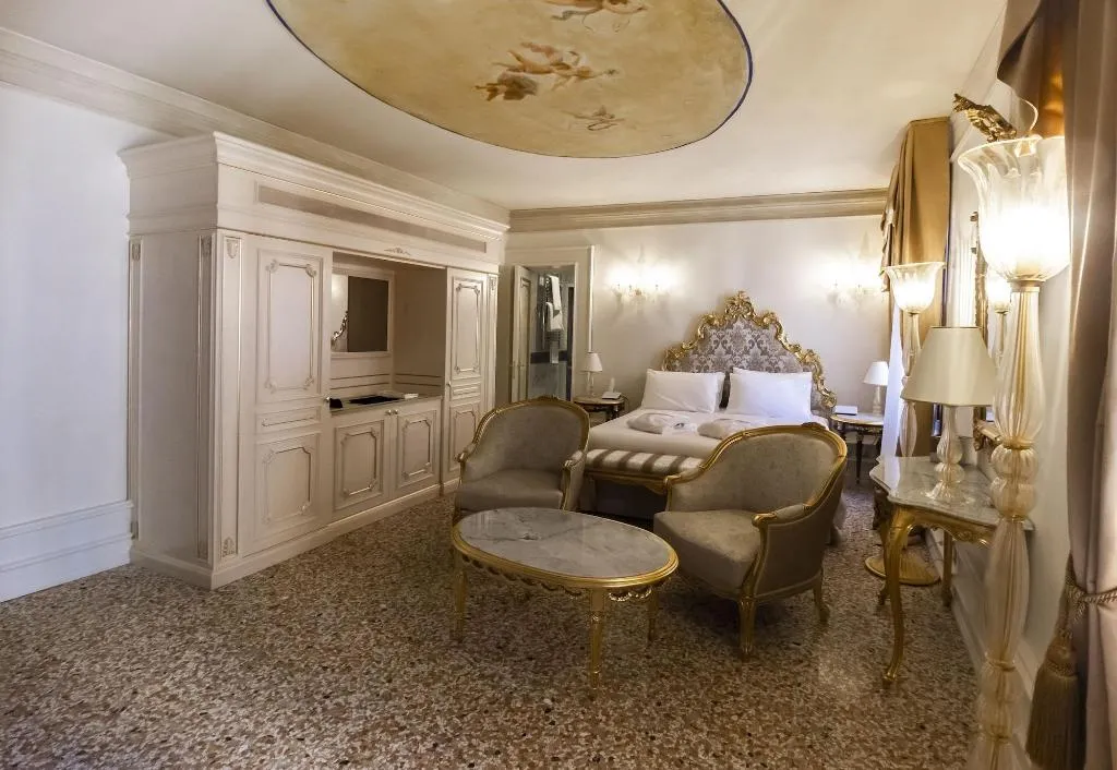 DOUBLE SUPERIOR Room, Cà Bonfadini Historic Experience, Venice