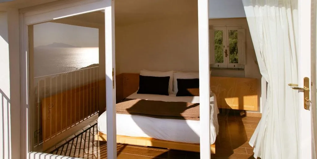Room, Antonio Massa Lubrense, Naples