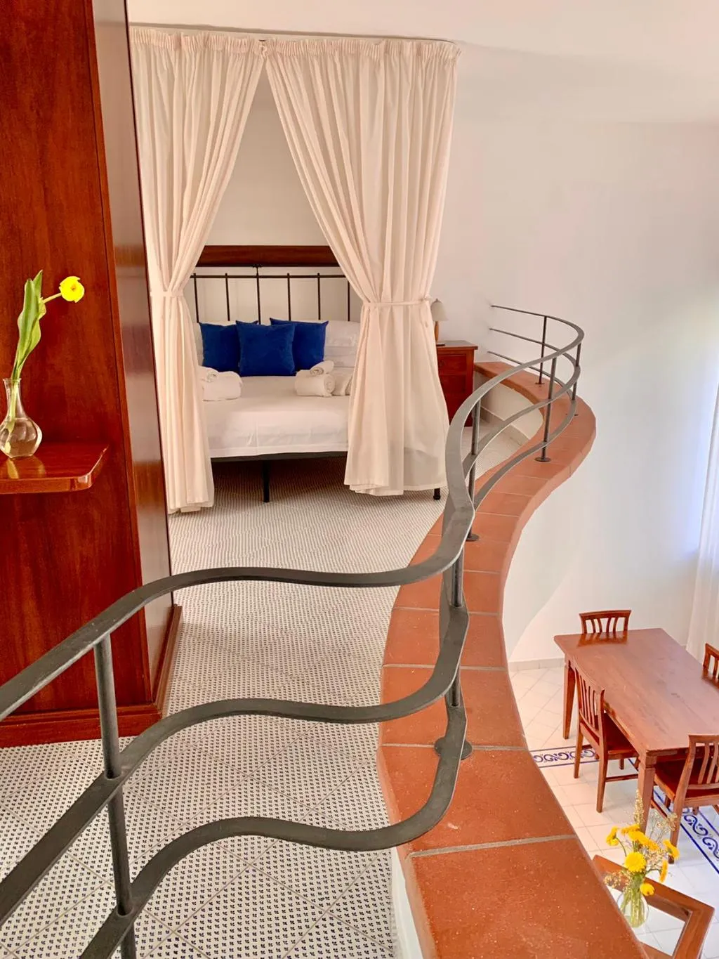 APARTMENT CAPACITY 2 Room, Antico Palazzo Scala, Naples