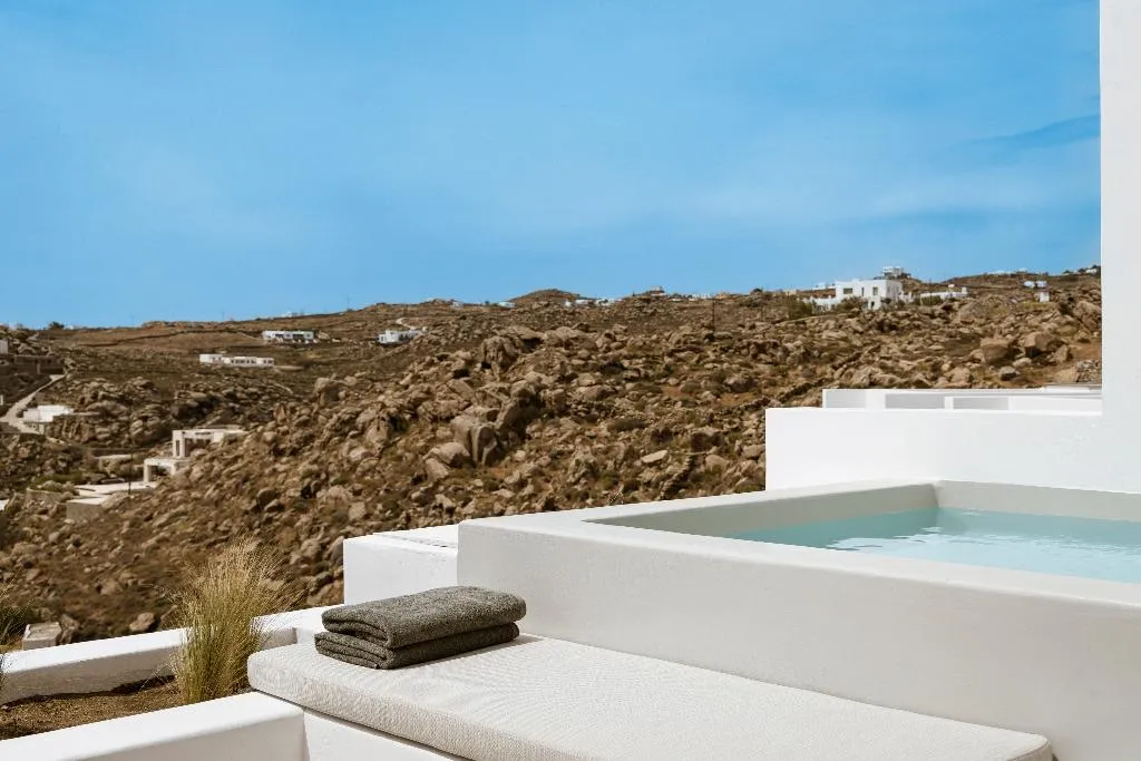 JUNIOR SUITE WITH JACUZZI Room, Mykonos Flow - Super Paradise, Mykonos