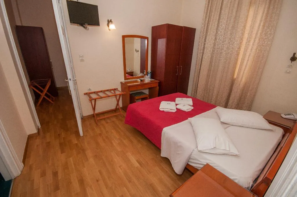 QUADRUPLE STANDARD Room, Cecil hotel, Athens